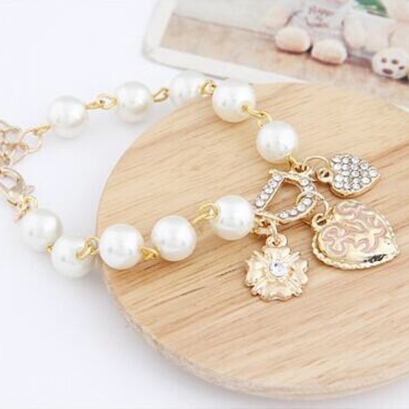 Pearl Goldtone Charm Bracelet - Picture 4 of 4